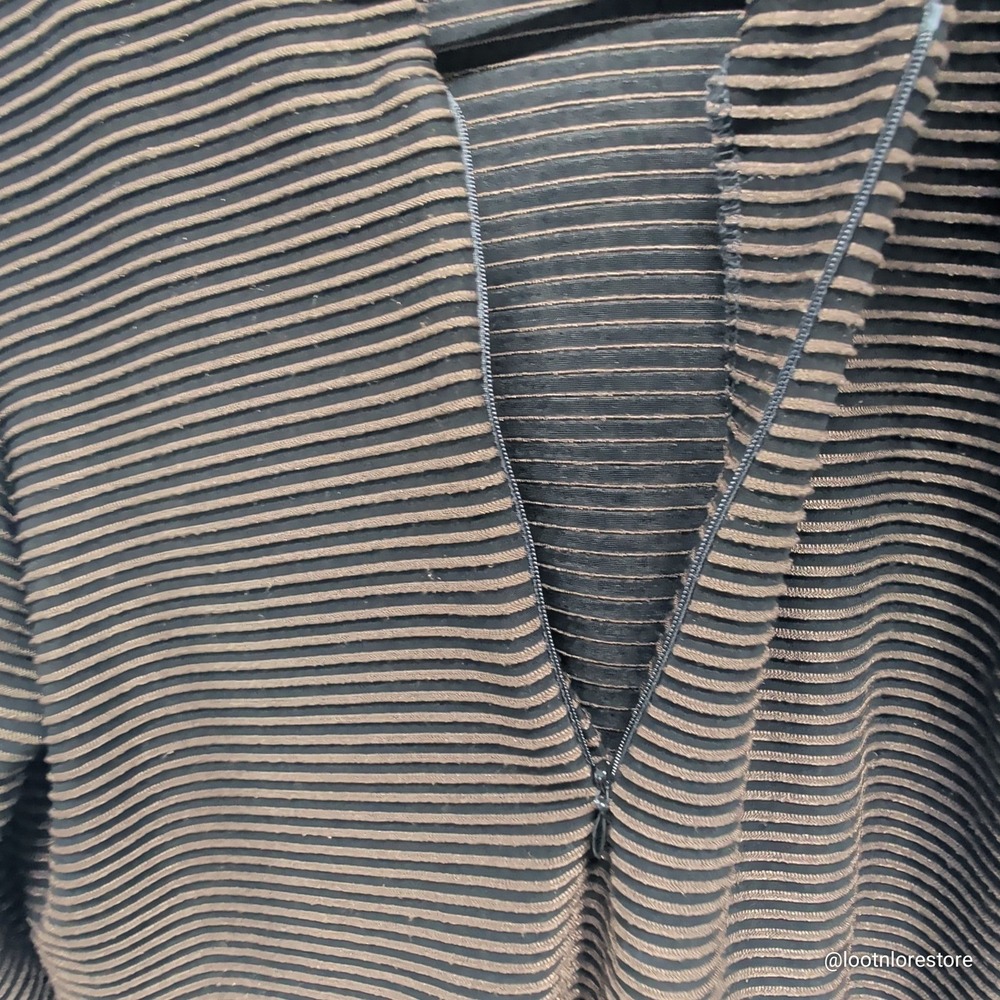 Andria Lieu Collection Top Womens Large Black Bronze Striped Zip Mock Neck L/S - Picture 2 of 7